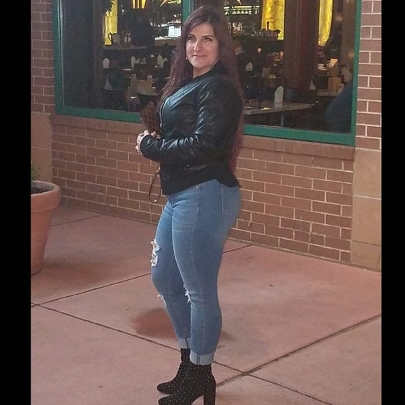 Meet your Posher, Daniela - Picture 1 of 1